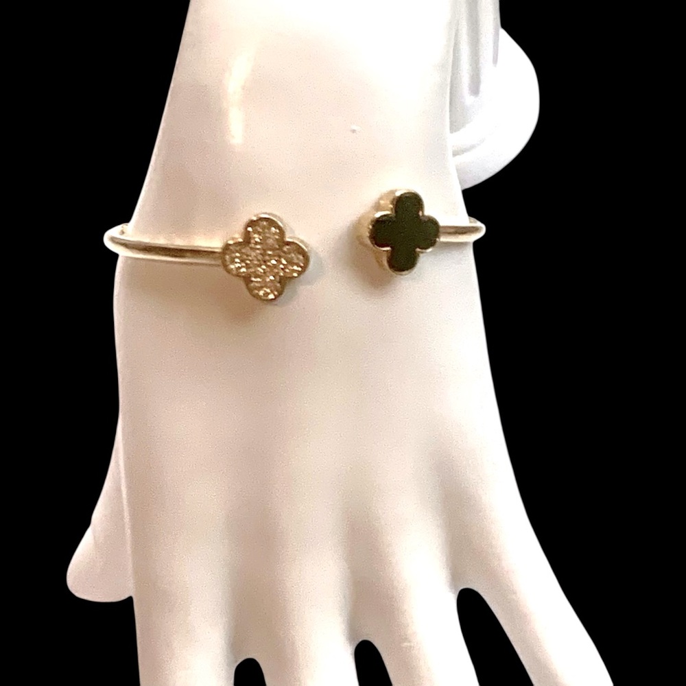 Elegant Gold and Black Clover Bracelet